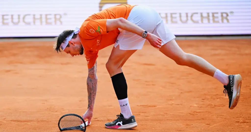 Bublik overcomes double-fault dip to seal Kitzbühel SF spot - ATP Tour